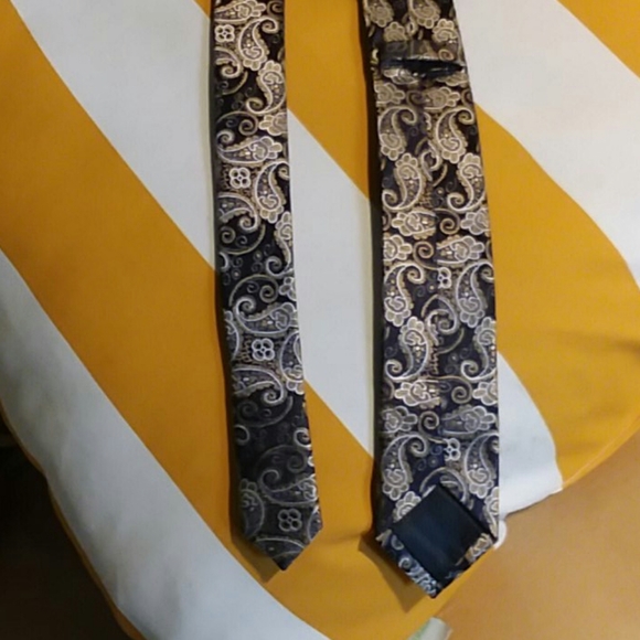 Floral Paisley Tie - Picture 4 of 10